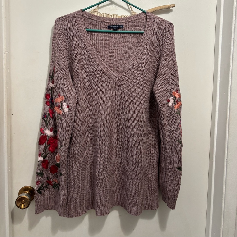 American Eagle Outfitters Purple Floral V-Neck Sweater